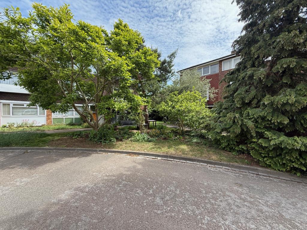 Lot: 56 - FREEHOLD PARCEL OF LAND - Triangular parcel of land on Watermill Close, Richmond